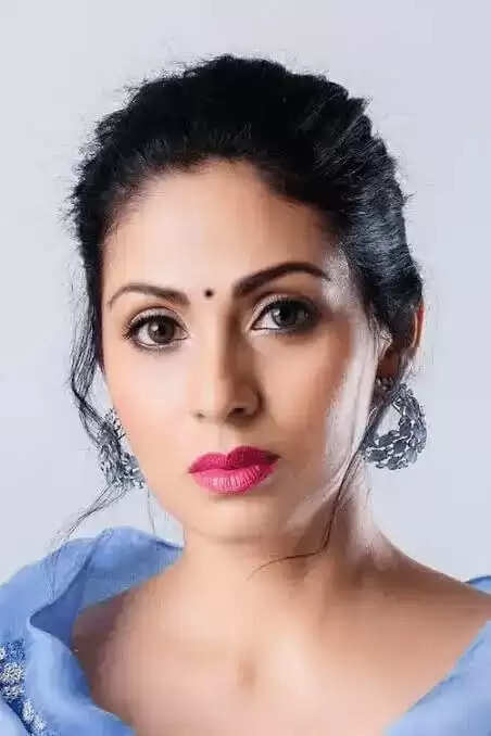 Sadha Blood Group, Net Worth, Caste, Religion, Mother