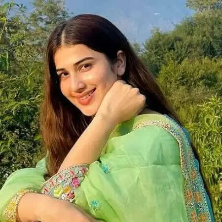 Pari Pandher Biography, Age, Height, Career, Net Worth In 2025