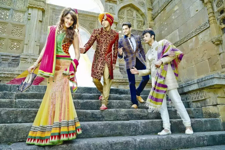 Traditional Dress of Delhi Men & Women