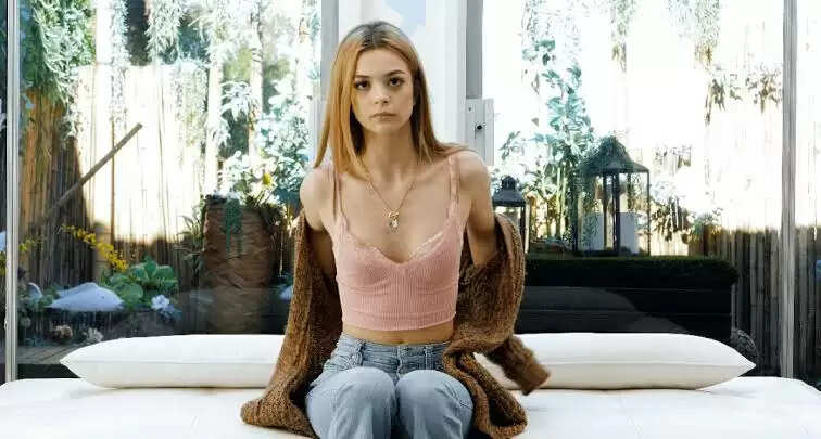 Molly Little Biography, Age, Height, Wiki, Career, Photos, Net Worth In 2025