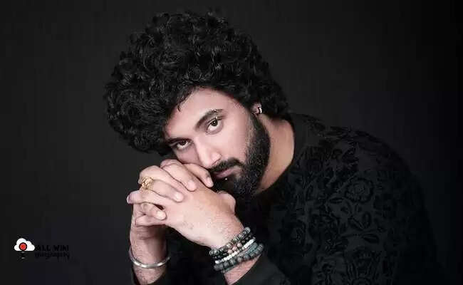 Niroop Nandakumar (Bigg Boss Tamil 5) Age, Girlfriend, Family, Movies, Biography In 2025