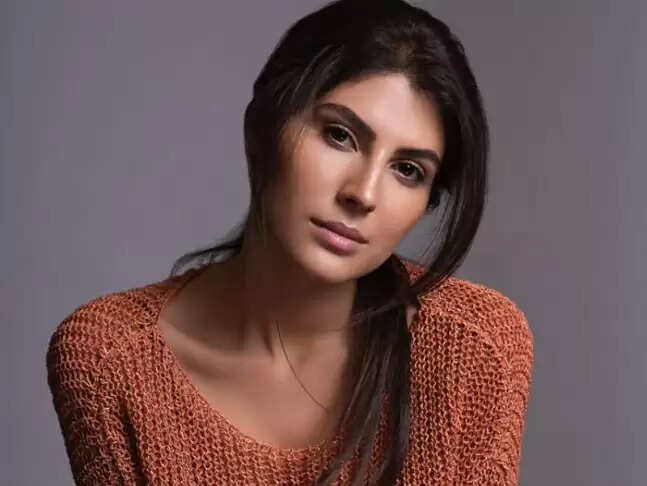Elnaaz Norouzi Biography, Wiki, Age, Height, Boyfriend, Career, Net Worth In 2025