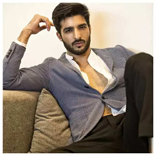 Actor Rohman Shawl Age, Wife, Height, Girlfriend, Religion, Movies, Biography In 2025