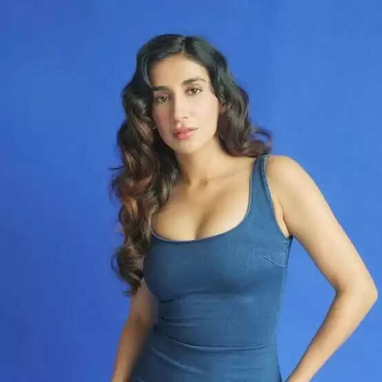 Parul Gulati Age, Nish Hair, Boyfriend, Family, Net Worth In 2025