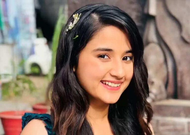 Aura Bhatnagar Badoni Age, Height, Birthday, Parents, Wiki, Biography In 2025