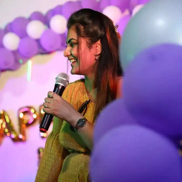 VJ Ezhilarasi Wiki, Biography, Age, Photos, Spouse In 2026