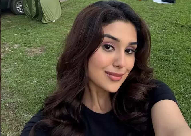 Saloni Sandhu Wiki, Biography, Age, Photos, Spouse In 2026