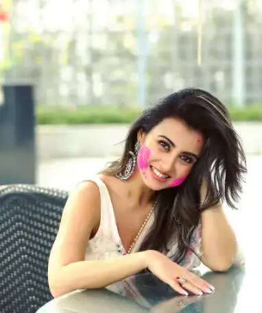 Monami Ghosh Age, Height, Weight, Size, DOB, Husband, Family, Biography In 2026